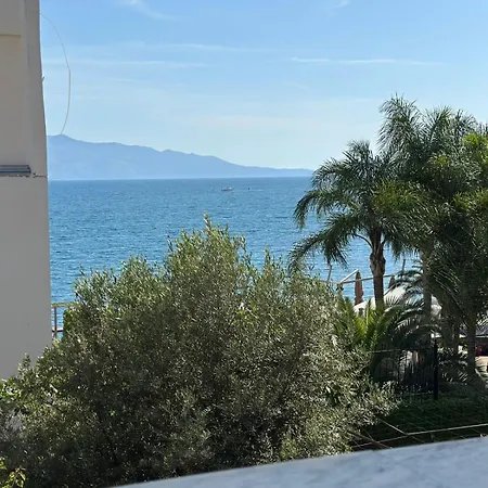 Apartment Beachside Boutique Sarande
